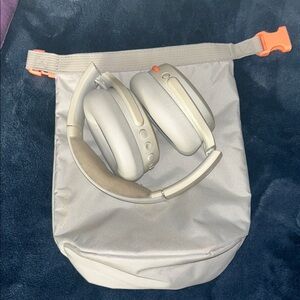 Skullcandy ANC 2 in white with bag in perfect condition